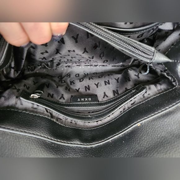 DKNY crossbody purse Graphic design - Picture 5 of 16